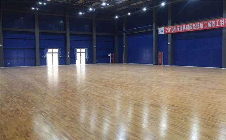 楓木木地板籃球館怎么保養？