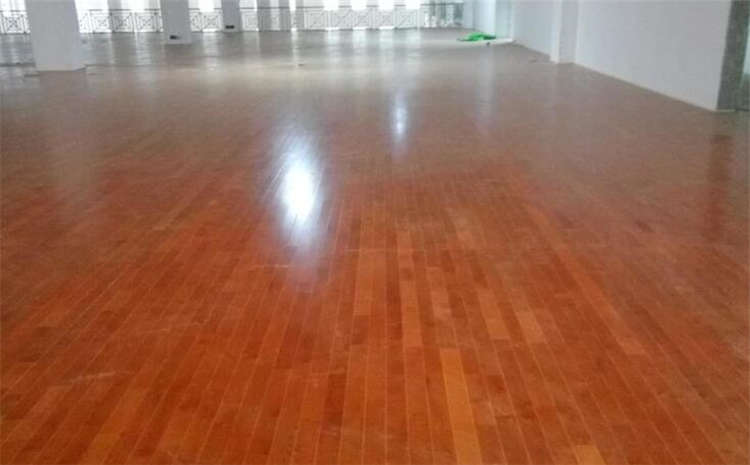 硬木企口籃球場木地板多少錢一平米？