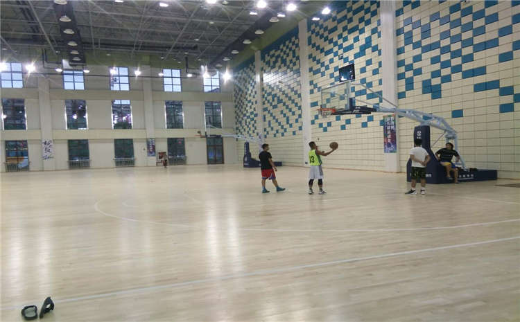 楓木實(shí)木運(yùn)動(dòng)地板多少錢一平米？